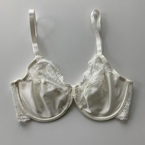 NWOT Wacoal underwire lace bra in ivory